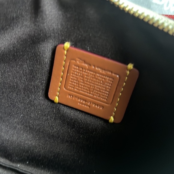 Disney x Coach Minnie Mouse Wristlet - Picture 5 of 9